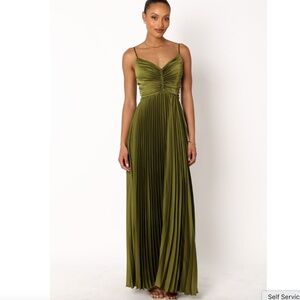 Petal and Pup Naira Pleated Maxi Dress in Palm Green Size 10